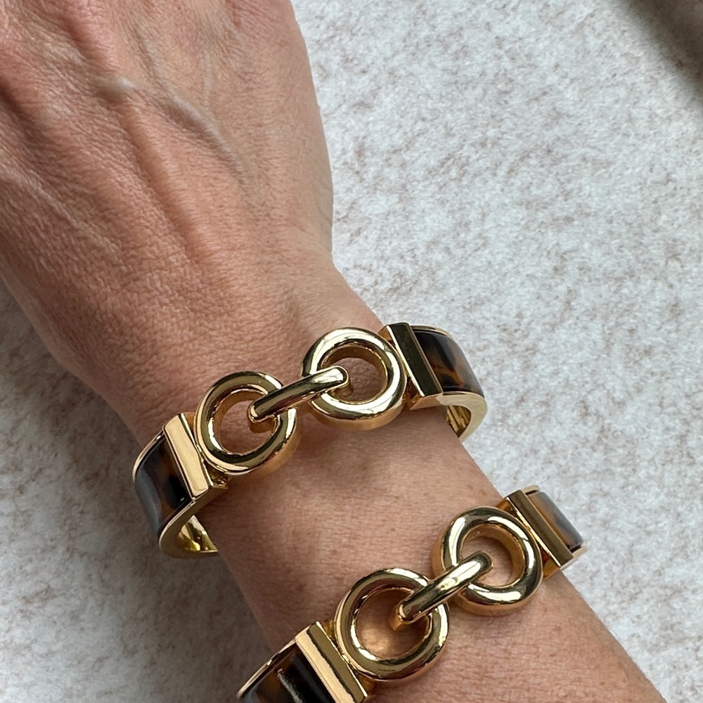 Elegant Gold and Tortoise Shell Women's Bracelet Set - Picture 5 of 6